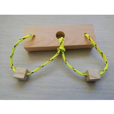 Nabídka stavebnice dřevěných hlavolamů (wooden string puzzles)