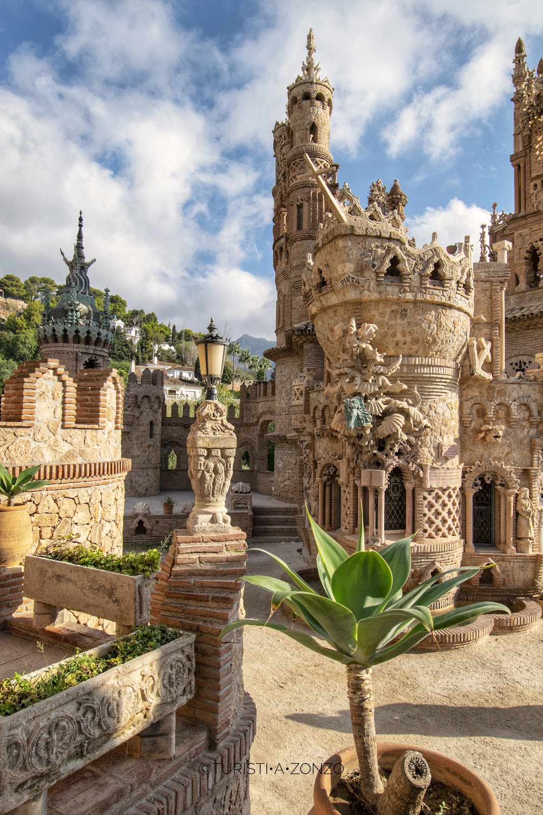 Visita al Castello di Colomares omaggio a Cristoforo Colombo