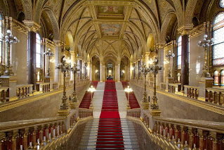 Interior do Parlamento Húngaro em Budapeste, Hungria