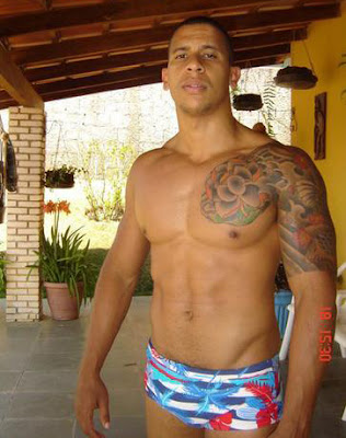 Swimpixx blog for sexy speedos, free pics of speedo men, hot men in speedos and swimwear. Brazilian homens nos sungas abraco sunga