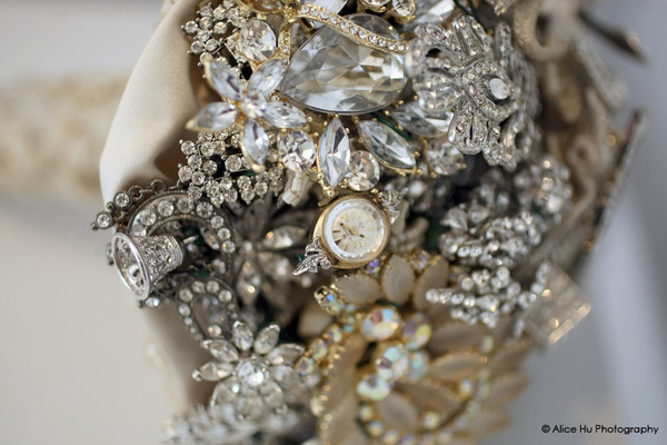 brooch bouquet colors wedding