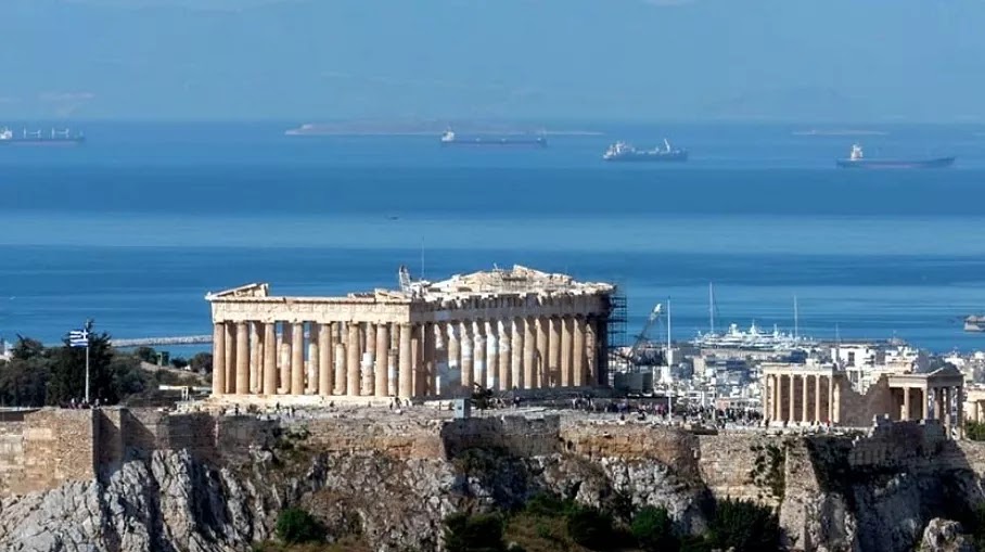 Ο Παρθενώνας με φόντο τη θάλασσα