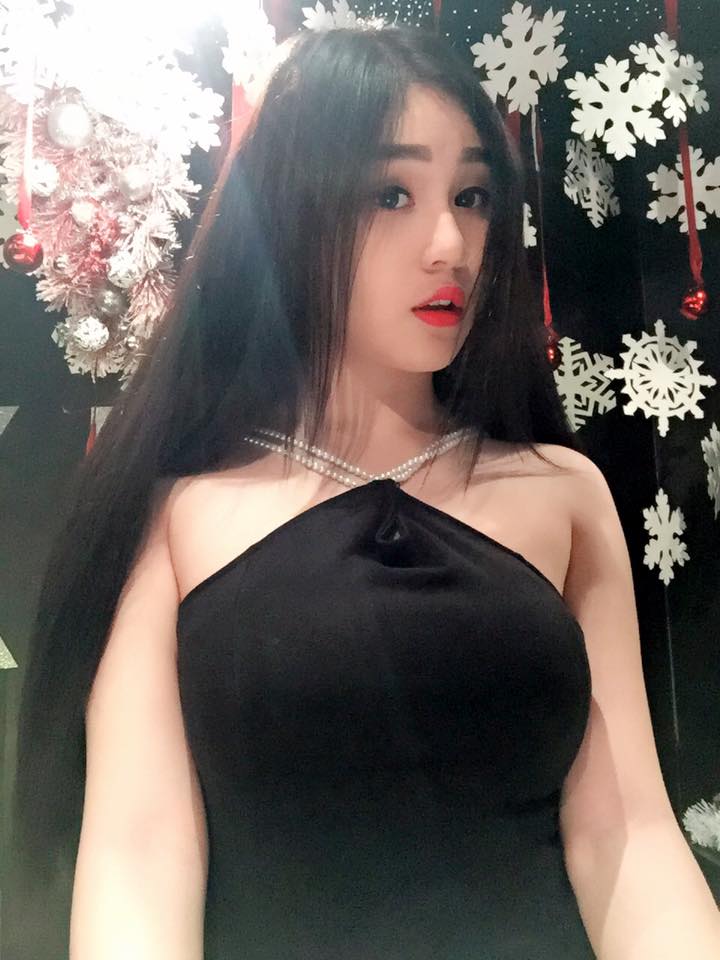 Thúy Vy hot girl hàng vếu khủng