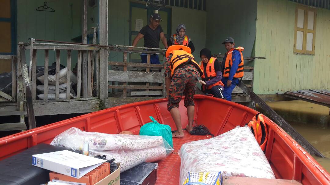 Bomba Hulur Bantuan Mangsa #Banjir di SK St Alponsus # 