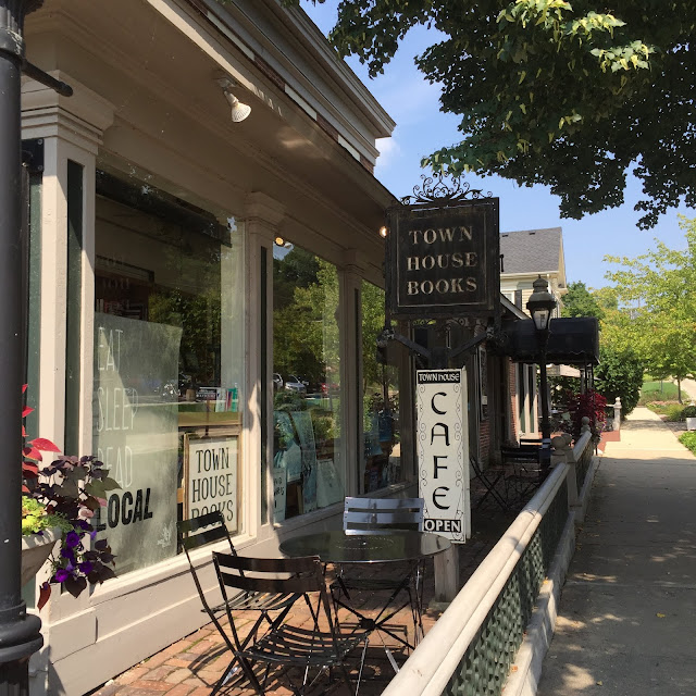 Town House Books and Cafe in St. Charles, Illinois