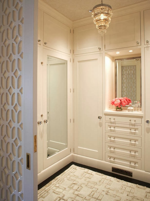 Tips to Organize Bedroom Closet Design - www.modernbedroomsdesign.com