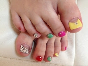 Pretty-Pedicure-Nail-Art-Ideas-for-2012