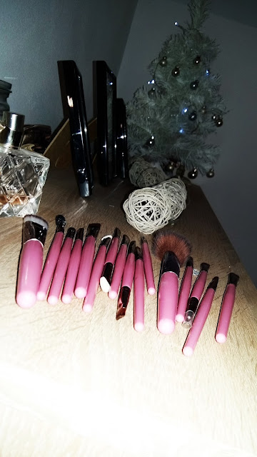 https://www.sammydress.com/Wholesale-Make-Up-Brush-Set.html?odr=hot&page_size=60&display=g&24h_ship=f&is_clearance=n&is_freeshipping=n&recommend=&skus=?lkid=11646790