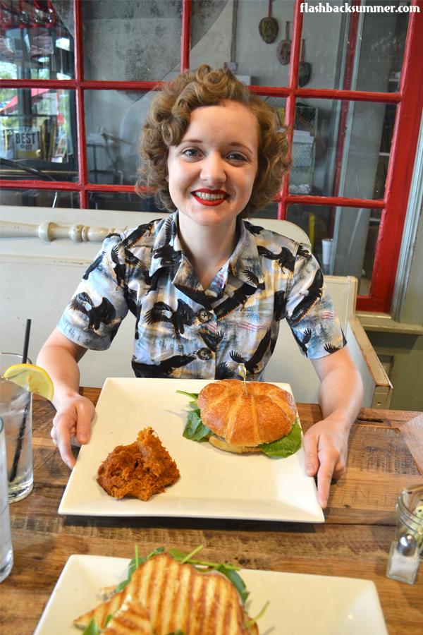 Flashback Summer: 'Merica Eagle Muslin - 1940s button down blouse shirt outfit