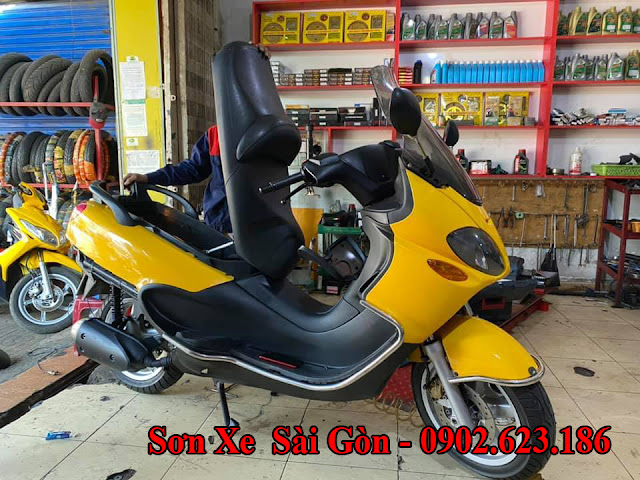 Mẫu sơn xe máy Honda PCX màu vàng chanh tai TP.HCM