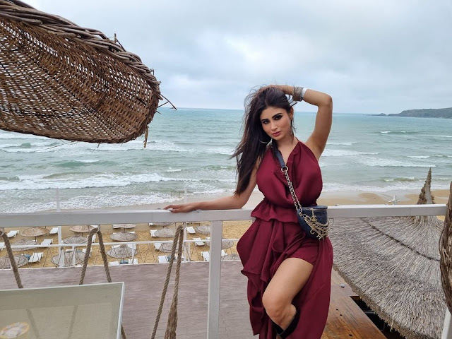 mouni roy hot pics