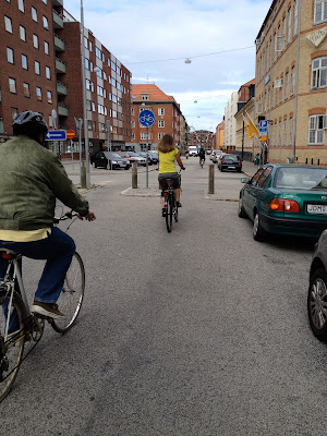 bikes can pass through but cars cannot 