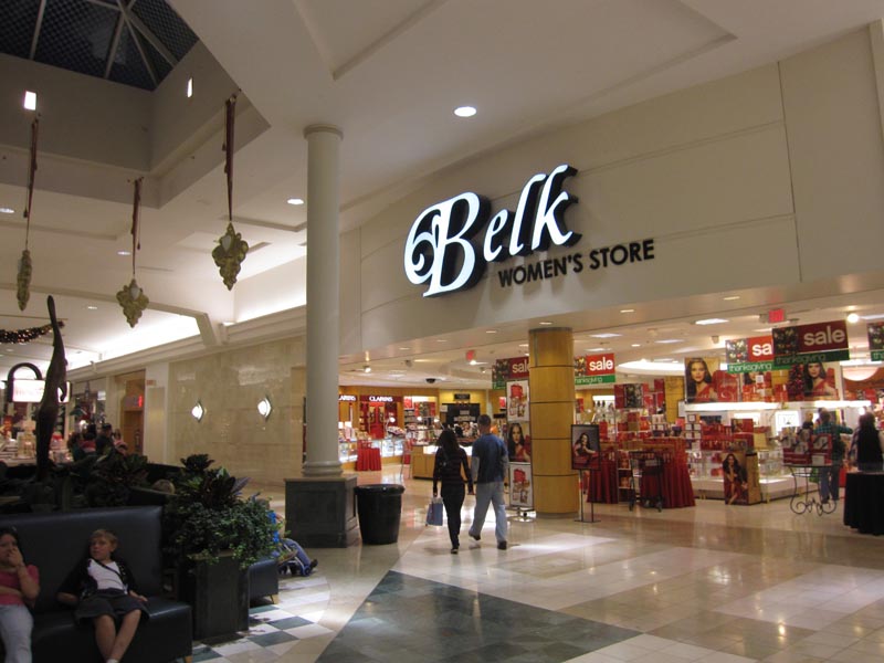 The court in front of Belk Women's is the way they used to be: a lush ...