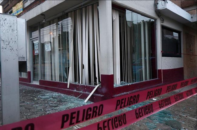 Estados/ Arrojan petardos a oficinas  del INE y SE en Puebla