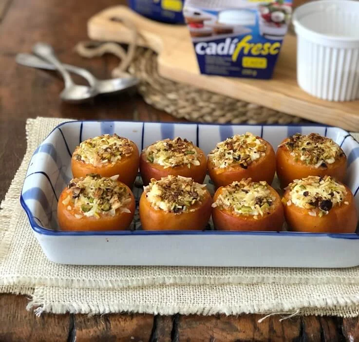 Albaricoques al horno con queso fresco y pistachos