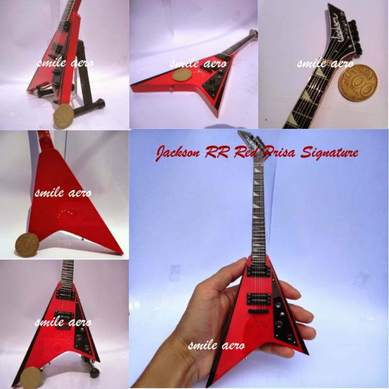 The Pedestrian: Miniatur Gitar