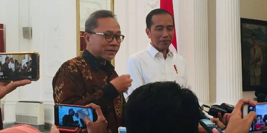 Foto: Jokowi Bertemu Zulkifli Hasan. PAN Mendekat ke Jokowi.