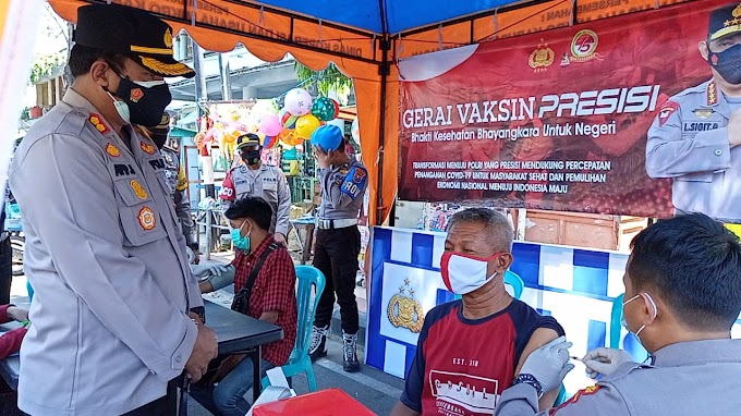 Kapolres Pamekasan Pantau Giat vaksin presisi mobile Di Pasar Tradisional