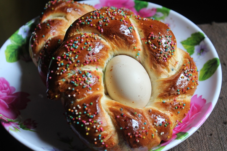 Easy Easter Sweet Bread Recipe - Yummy Tummy