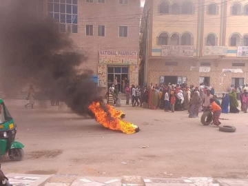 The Somali people search for the dead bodies of thier sons