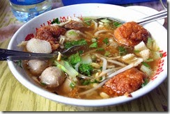 Membuat Makanan Bakso Rujak