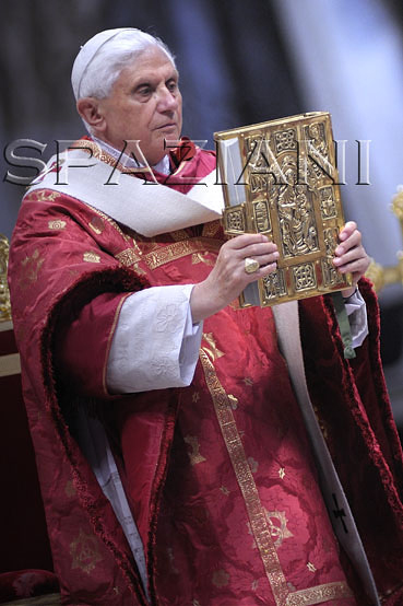 Pope Benedict XVI vestments