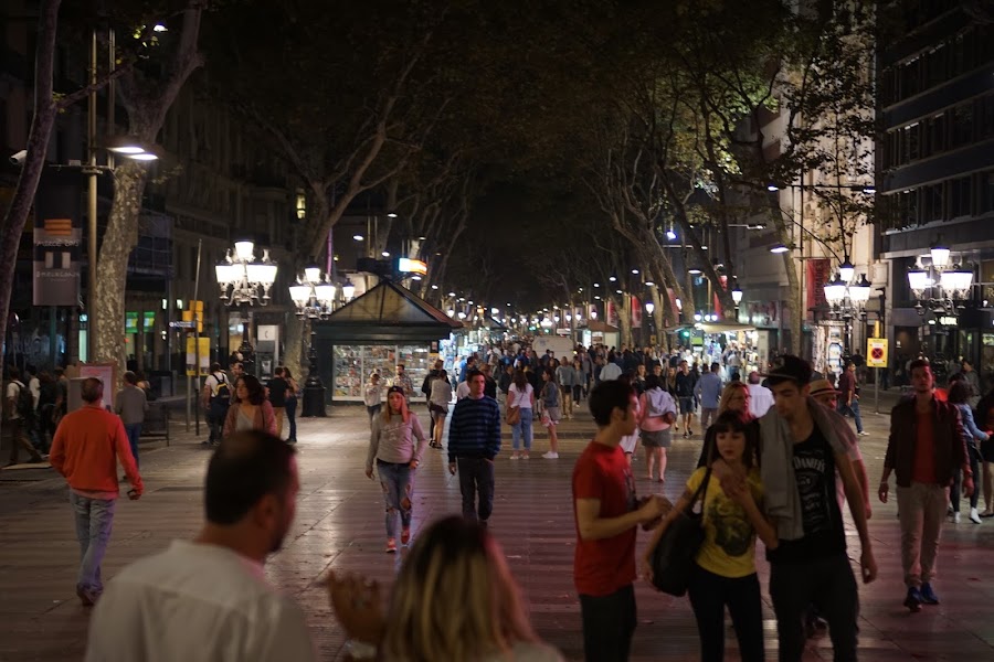 夜のランブラス通り（Las Ramblas）