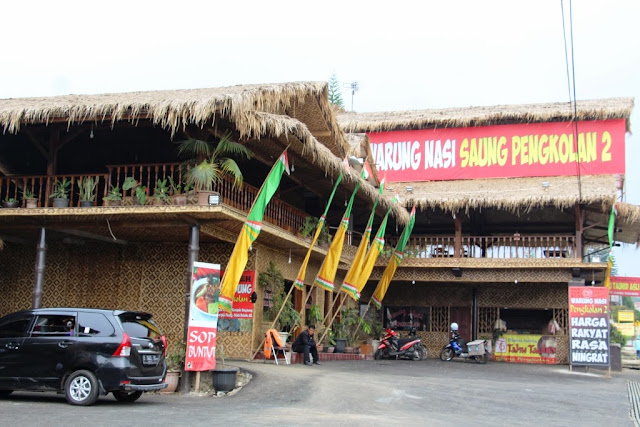 saung pengkolan tempat makan di lembang