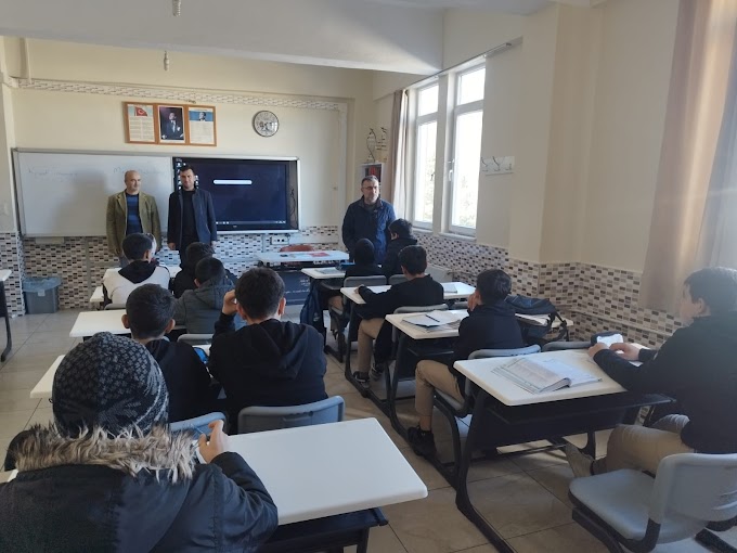 İmam Hatip Lisesi'nin sıralarını yenilediler