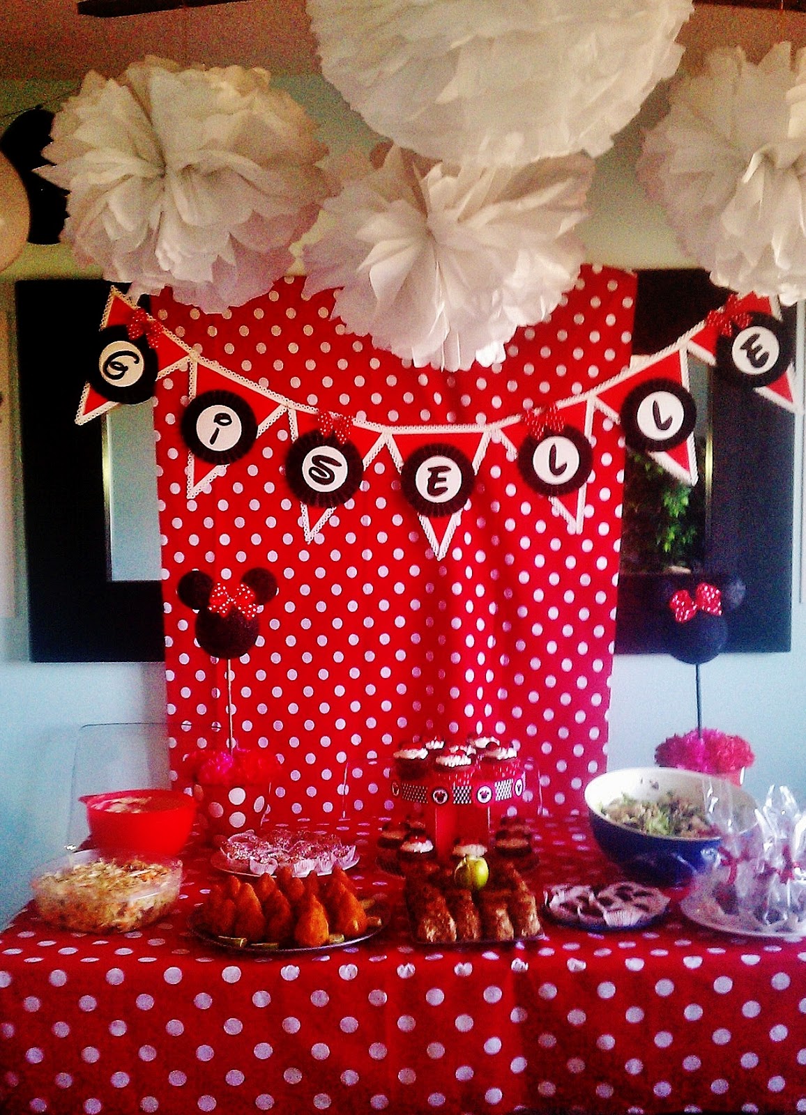 27 HQ Pictures Red And White Minnie Mouse Party Decorations : DIY Minnie Mouse Party Decor - Homemaking Rebel