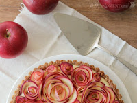    ápple Rose Tárt with Máple Custárd ánd Wálnut Crust (Gluten Free)