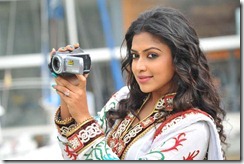 Amala Paul in Iddarammayilatho Movie Latest Photos, Amala Paul Latest Hot Navel Stills from IddarammayilathoAmala Paul in Iddarammayilatho Movie Latest Photos, Amala Paul Latest Hot Navel Stills from Iddarammayilatho