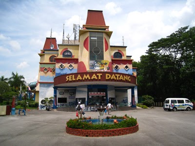 Taman Tema Di Malaysia: Desa Water Park