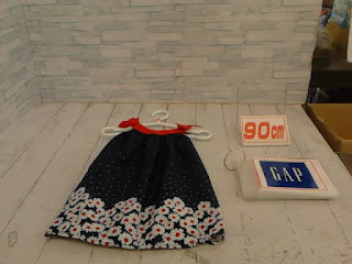 中古品　子供服　９０ｃｍ　GAP　花プリント　スリーブレスワンピース　３９８円