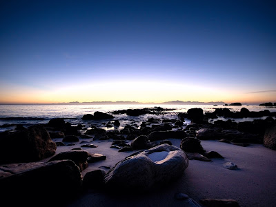 Wallpaper on rocks in sea beach