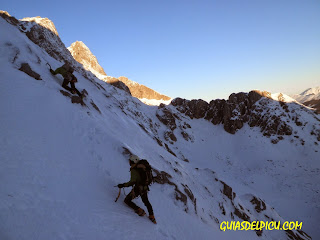 Escalada en hielo y corredores invernales con guias de montaña en Picos de Europa y cordillera cantabrica , Guias del Picu.com