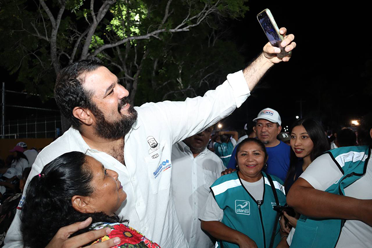 Les pido que sigan confiando en mí, no les he fallado, y no les voy a fallar, dijo el abanderado