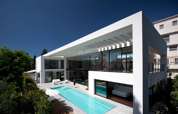Modern Bauhaus Mansion In Israel 