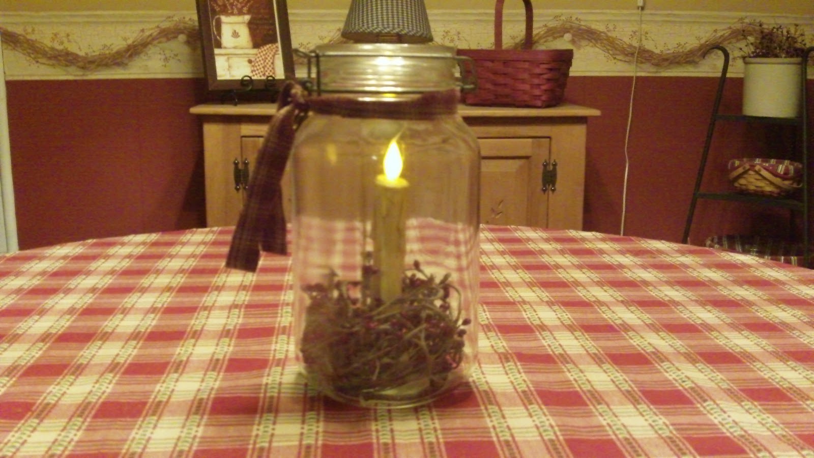 In this video of Country Decorating Ideas we take a canning jar  title=