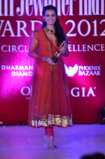 Neha Dhupia and Dia Mirza at Retail Jeweller India Awards 2012