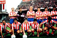 ATLÉTICO DE MADRID - Madrid, España - Temporada 1990-91 - Rodax, Abel, Schuster, Vizcaíno, Solozábal, Donato; Pizo Gómez, Tomás, Sabas, Alfredo y Juanito - ATLÉTICO DE MADRID 0, REAL BURGOS 0 - 21/10/1990 - Liga de 1ª División, jornada 8 - Madrid, estadio Vicente Calderón- El Atlético de Madrid se proclamó Subcampeón de Liga en la temporada 90-91-Los entenadores fueron Iselín Santos Ovejero, que fue destituído tras la primera jornada y su sustituto Tomislav Ivic