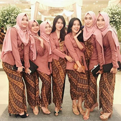 Model Kebaya Hijab Kutubaru Rok Batik Parang