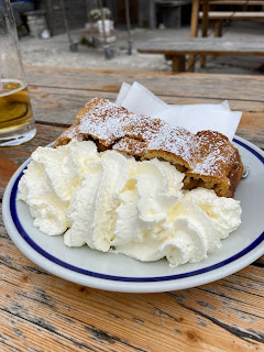 Strudel at Rifugio di Cengia.