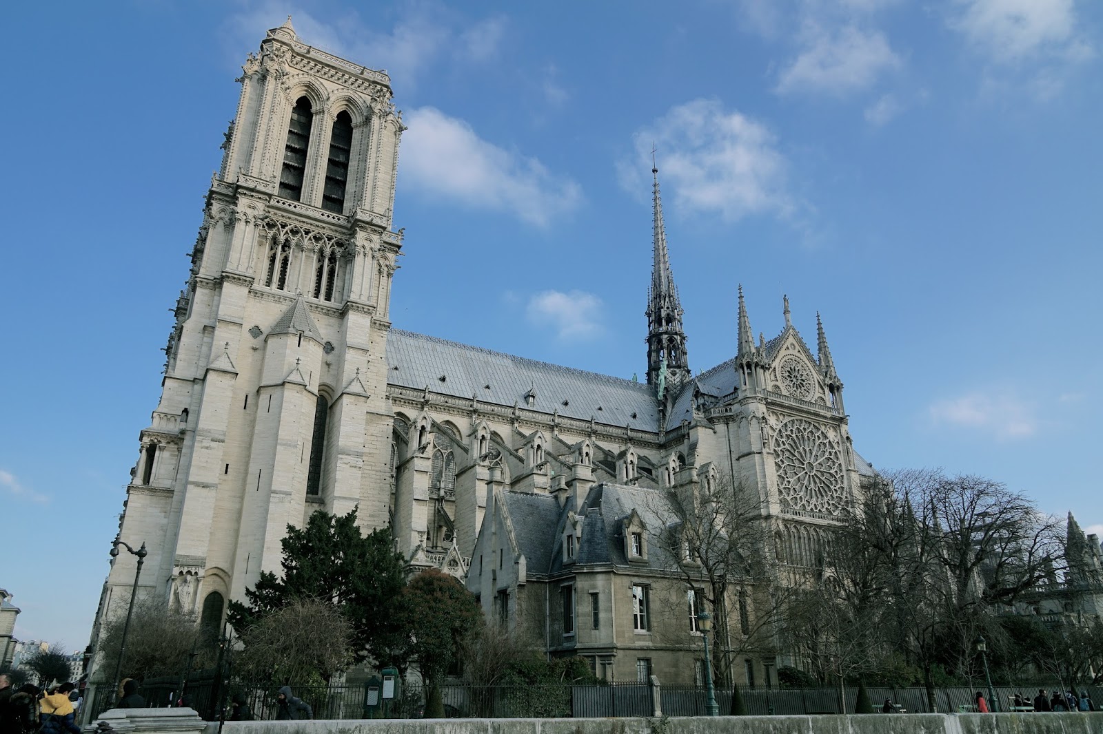 パリのノートルダム大聖堂（Cathédrale Notre-Dame de Paris）