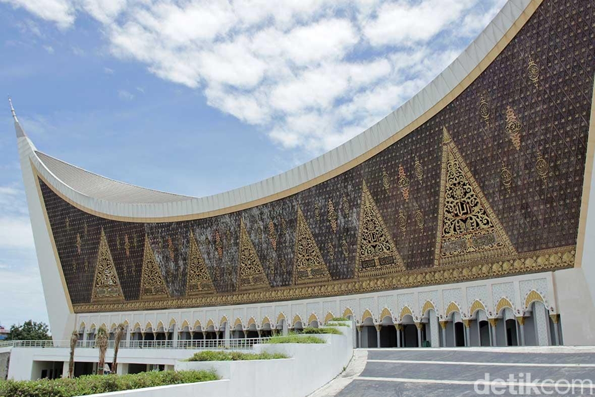kaligrafi dan arsitektur Masjid Raya Sumatera Barat