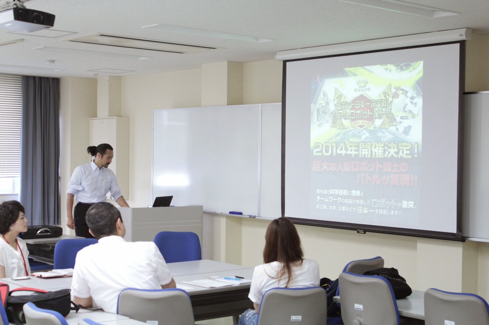 人機一体 金岡博士チーム For リアルロボットバトル 14 日テレ番組スタッフが訪問 金岡研究室へ探検