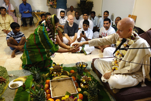Vrindavanesvari Devi Dasi Receives Her Chanting Beads