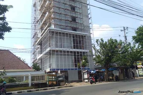 Enam Pekerja Proyek Jatuh dari Lantai 5, Tiga Orang Tewas