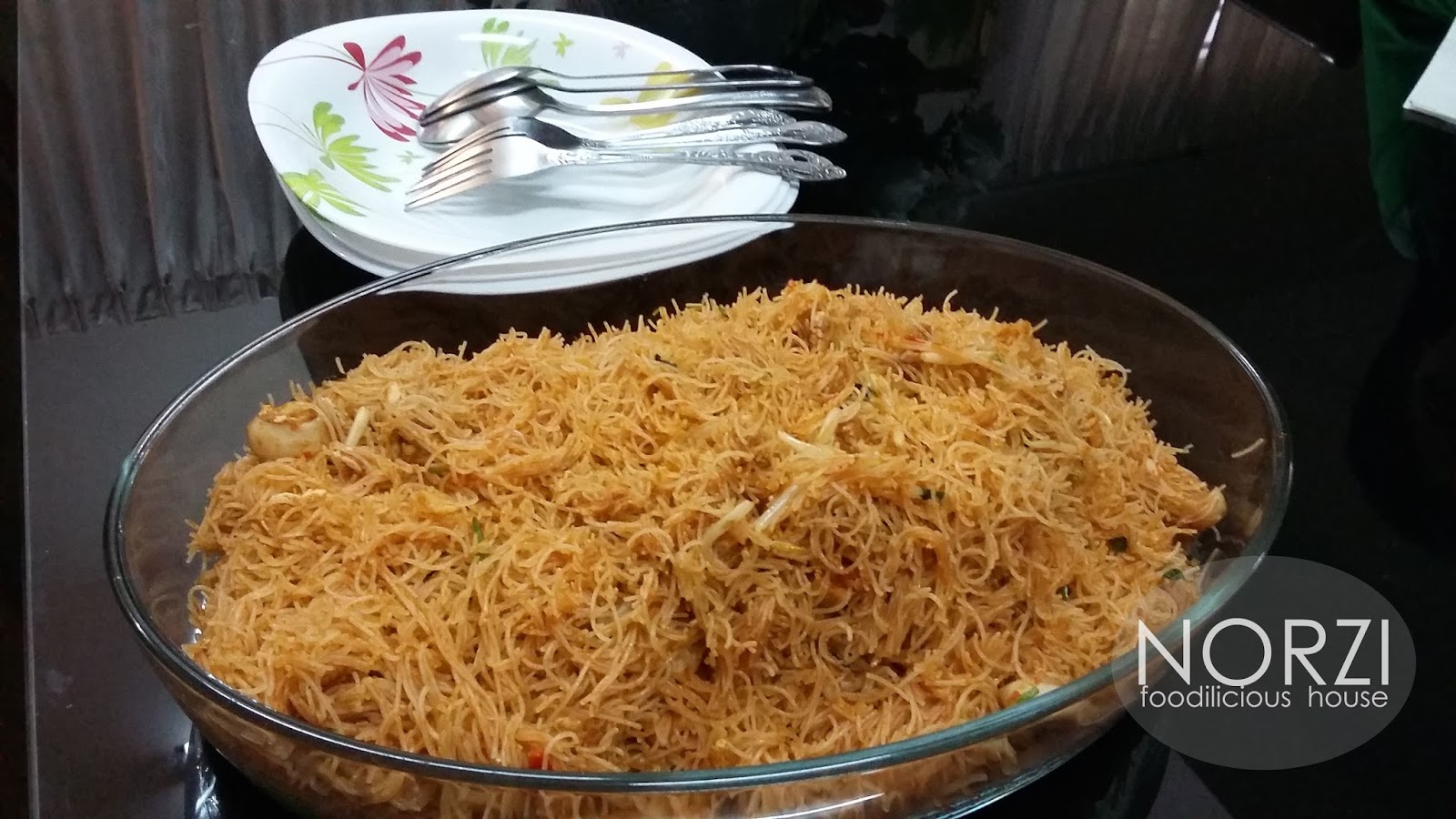 NORZI FOODILICIOUS HOUSE: BIHUN GORENG SEDAP DAN MUDAH