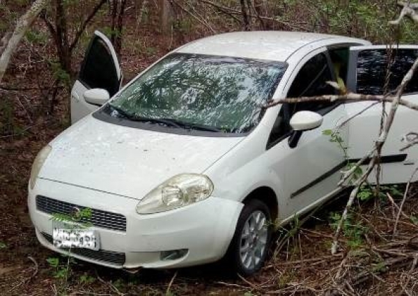 Veículo roubado em Dois Riachos é recuperado pela  polícia  em Olivença